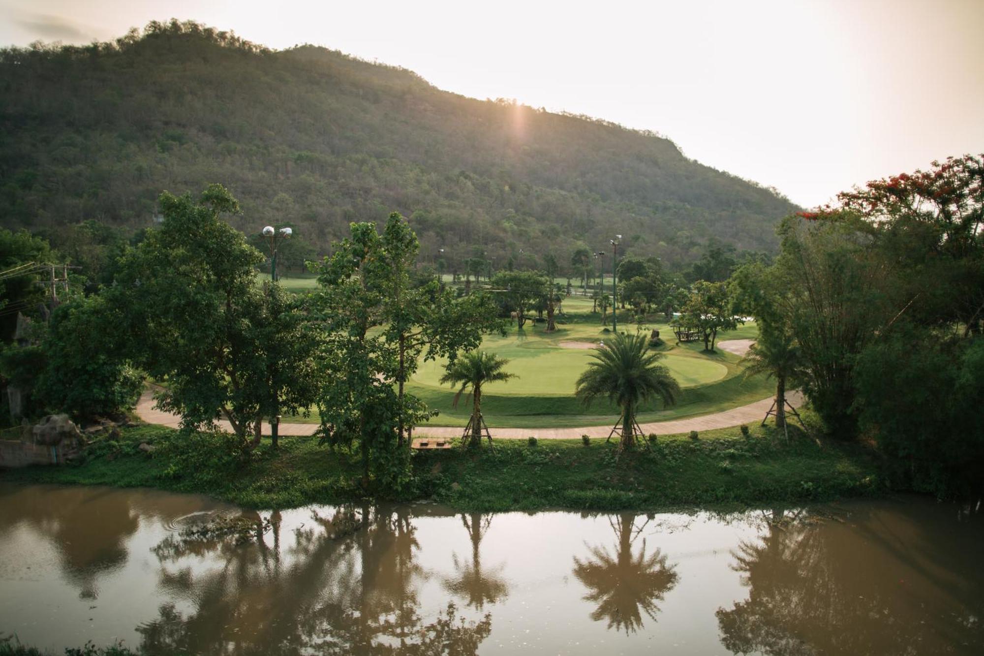 Phubachiang Golf & Resort Pakse Esterno foto