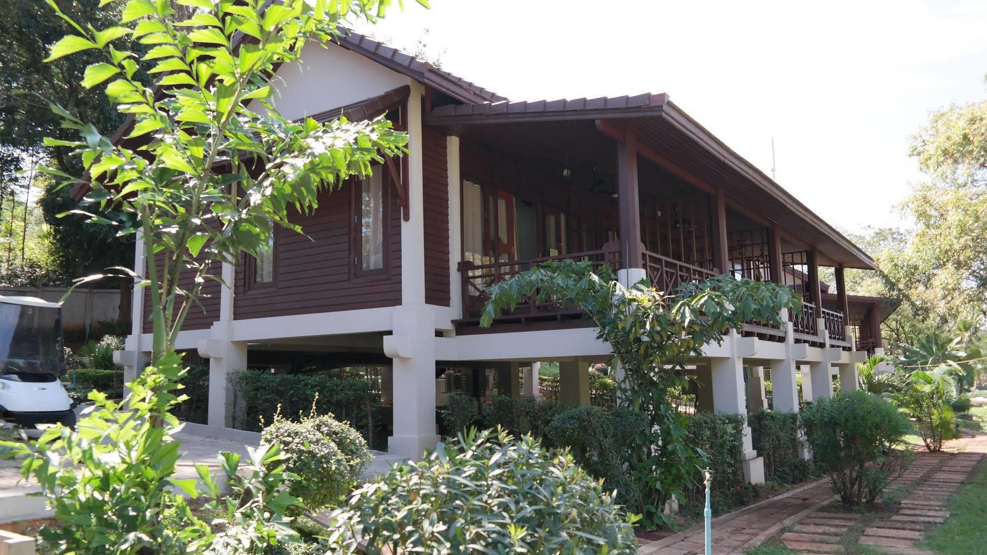Phubachiang Golf & Resort Pakse Esterno foto