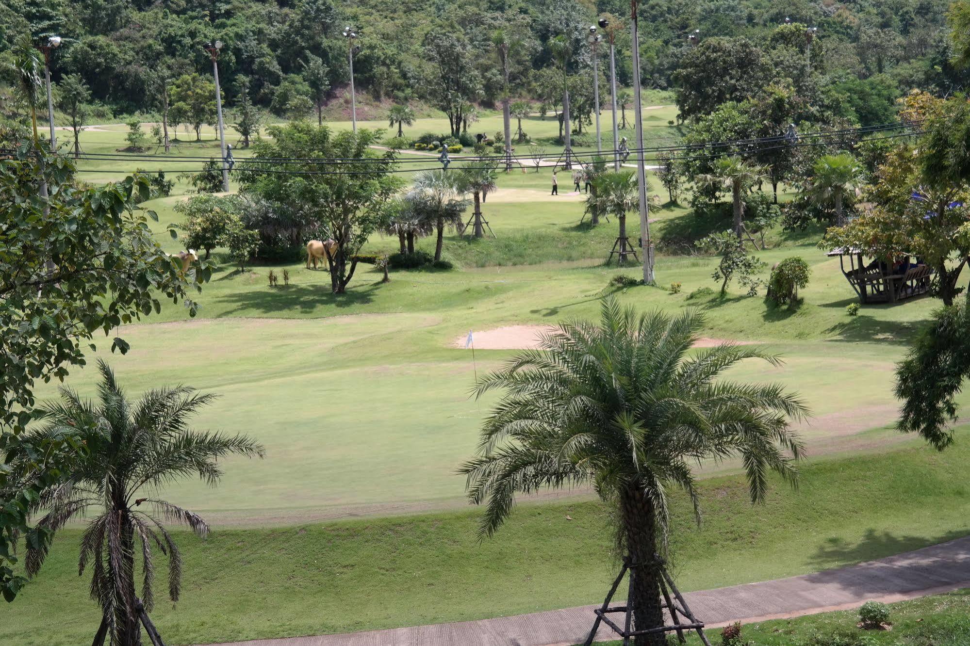 Phubachiang Golf & Resort Pakse Esterno foto