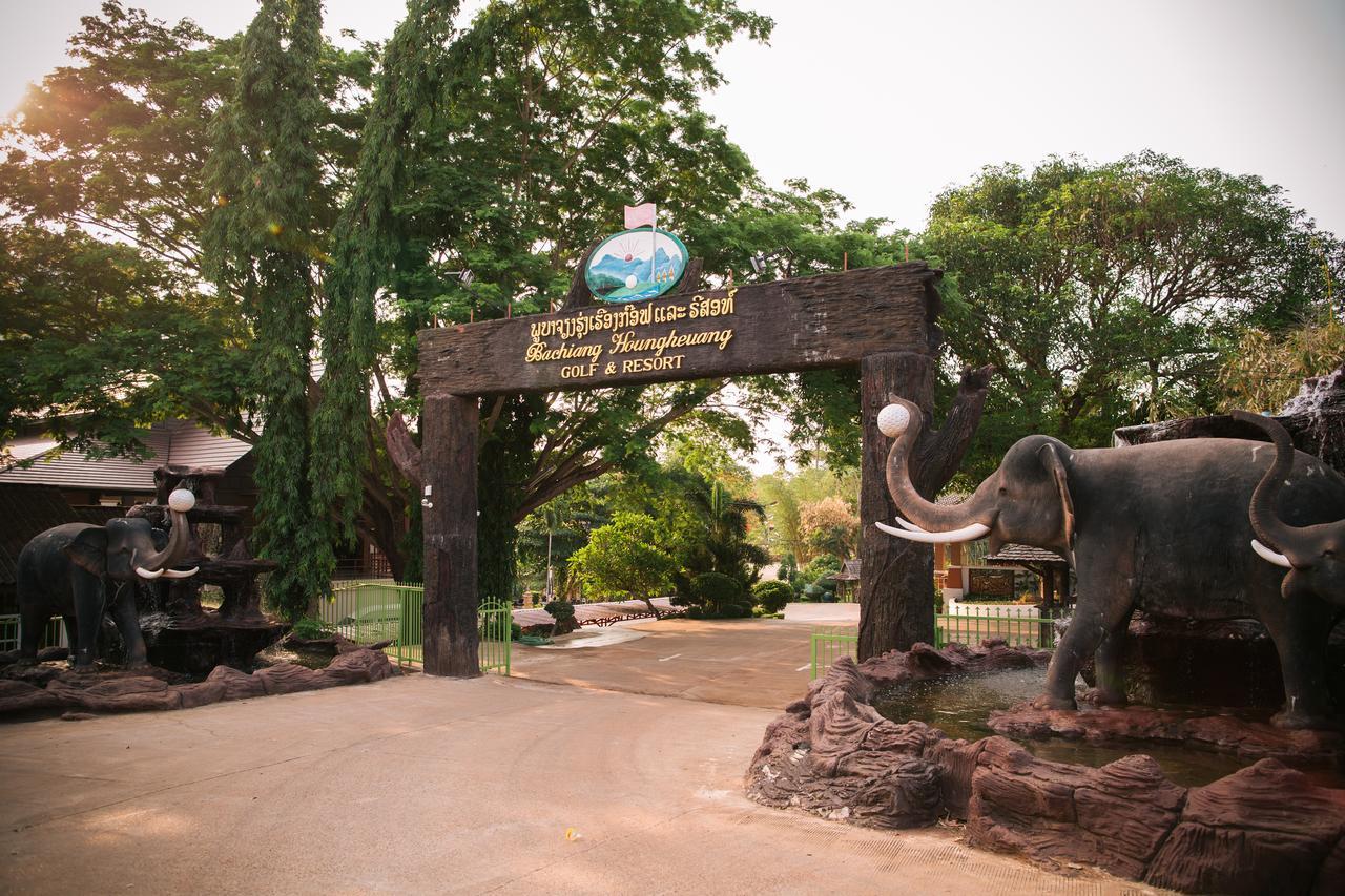 Phubachiang Golf & Resort Pakse Esterno foto